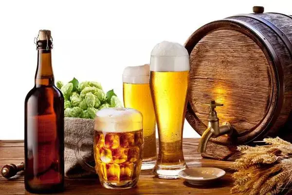精釀啤酒設備廠(chǎng)告訴你主發(fā)酵結束時(shí)為什么要撈去泡蓋